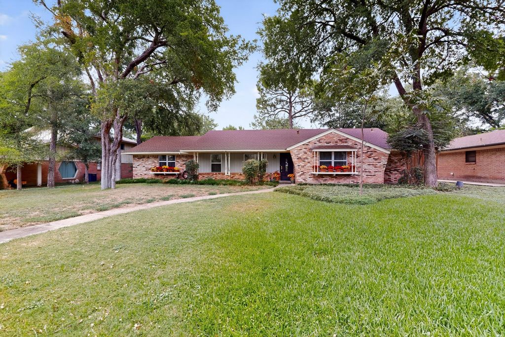1802 Westminster Drive, Grand Prairie, TX 75050