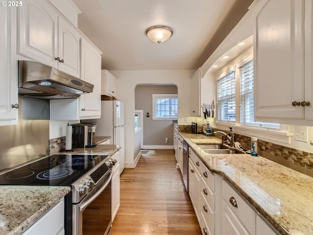 1027 Se TACOMA St, Portland, OR 97202