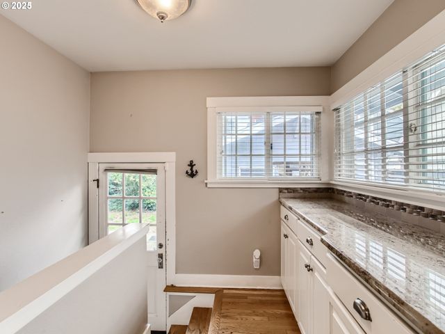 1027 Se TACOMA St, Portland, OR 97202