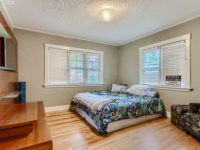 1027 Se TACOMA St, Portland, OR 97202