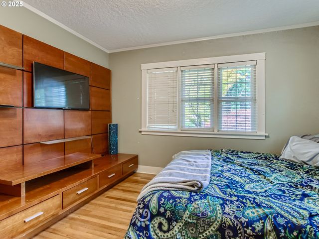 1027 Se TACOMA St, Portland, OR 97202