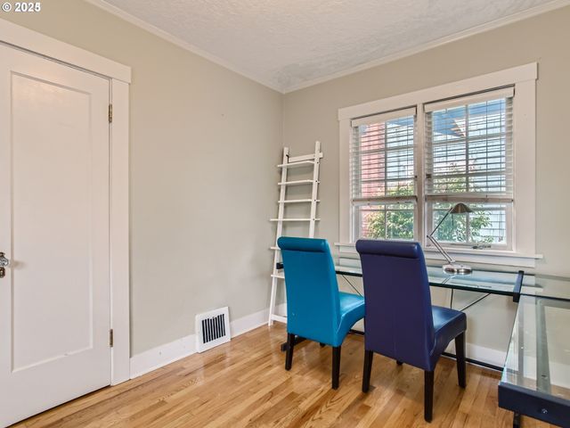 1027 Se TACOMA St, Portland, OR 97202