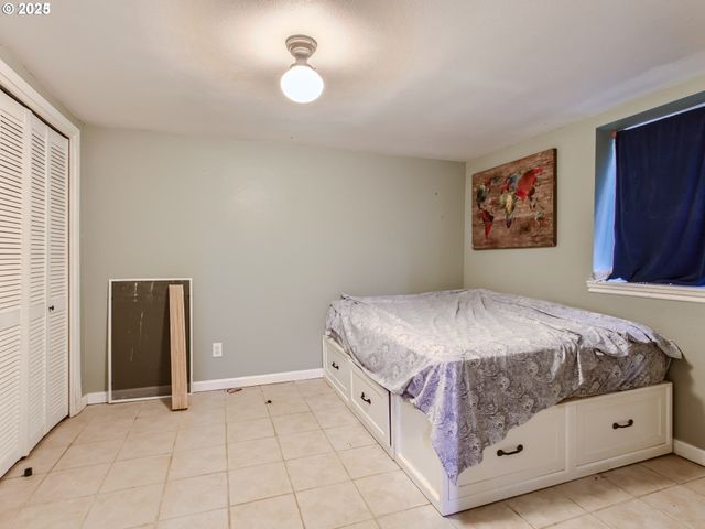 1027 Se TACOMA St, Portland, OR 97202