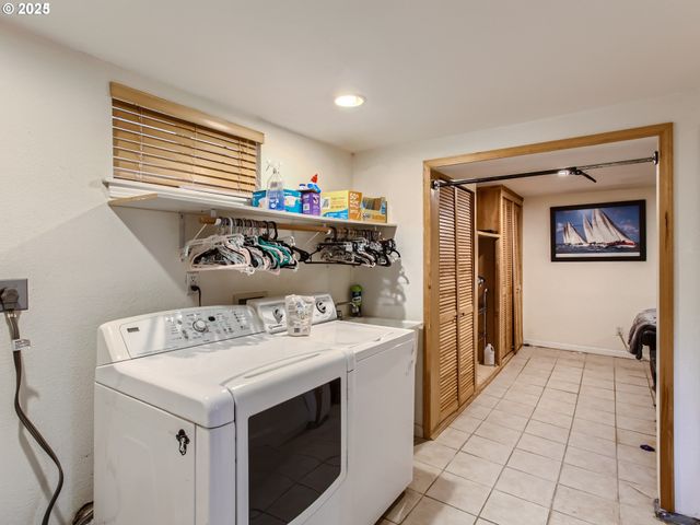 1027 Se TACOMA St, Portland, OR 97202