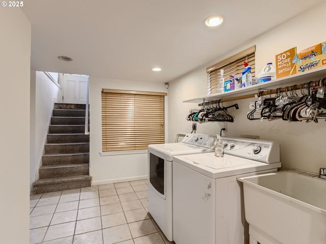 1027 Se TACOMA St, Portland, OR 97202