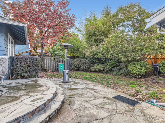 1027 Se TACOMA St, Portland, OR 97202