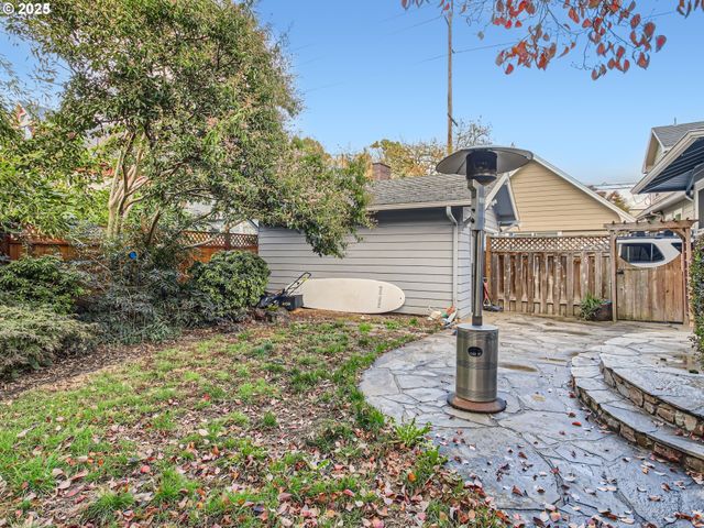 1027 Se TACOMA St, Portland, OR 97202