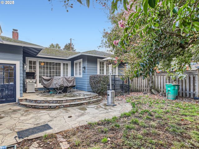 1027 Se TACOMA St, Portland, OR 97202