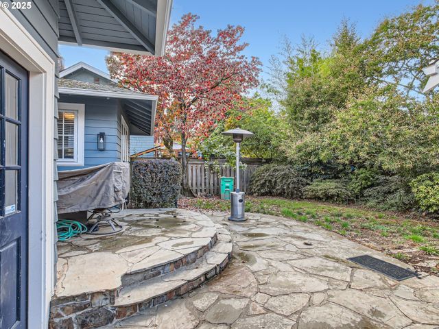 1027 Se TACOMA St, Portland, OR 97202