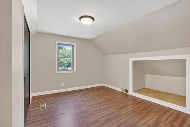 3633 Lowry Avenue N, Robbinsdale, MN 55422