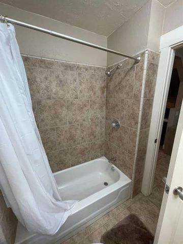 605 N Poplar Avenue, Fresno, CA 93728