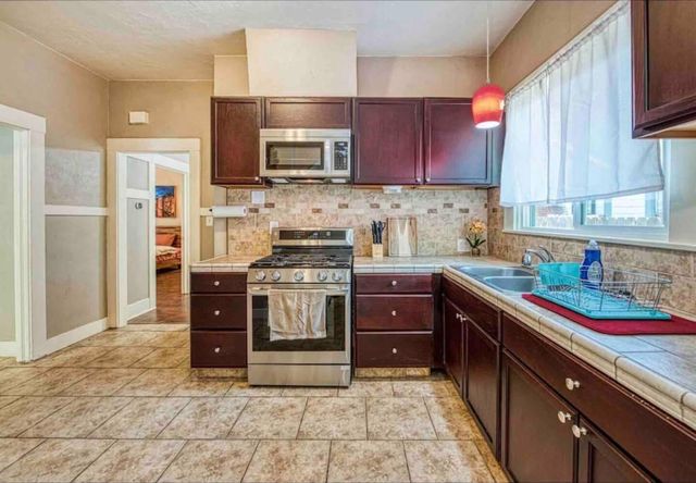 605 N Poplar Avenue, Fresno, CA 93728