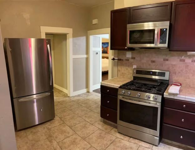 605 N Poplar Avenue, Fresno, CA 93728