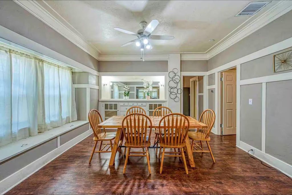 Image 10 of property listing at 605 N Poplar Avenue, Fresno, CA 93728