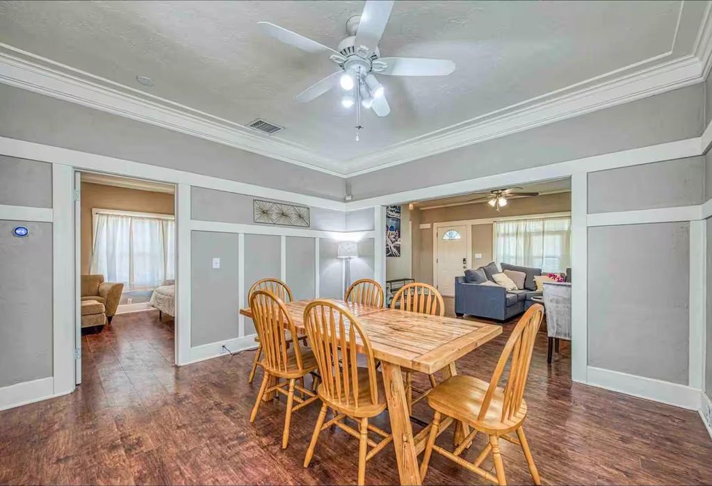 Image 11 of property listing at 605 N Poplar Avenue, Fresno, CA 93728