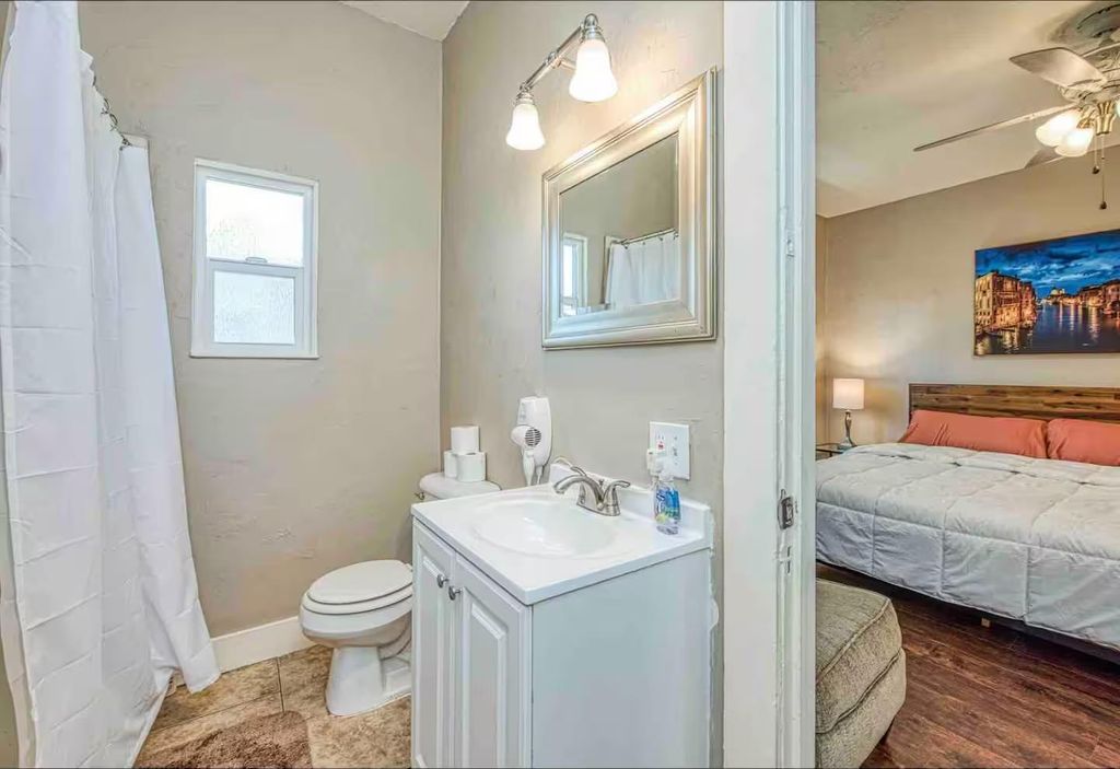 Image 18 of property listing at 605 N Poplar Avenue, Fresno, CA 93728