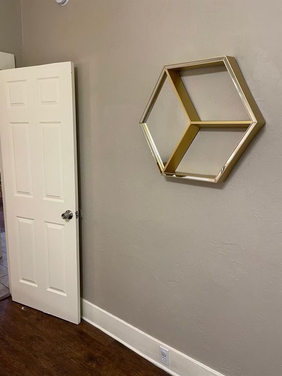 Image 21 of property listing at 605 N Poplar Avenue, Fresno, CA 93728