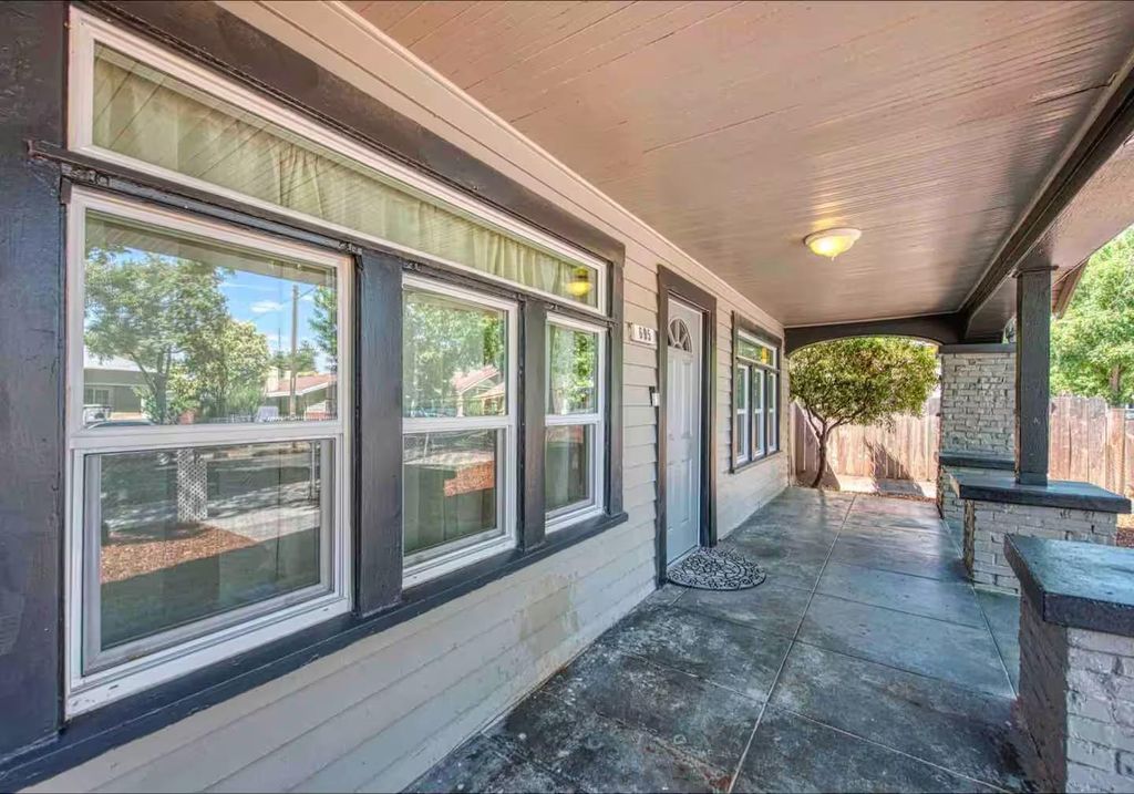 Image 26 of property listing at 605 N Poplar Avenue, Fresno, CA 93728