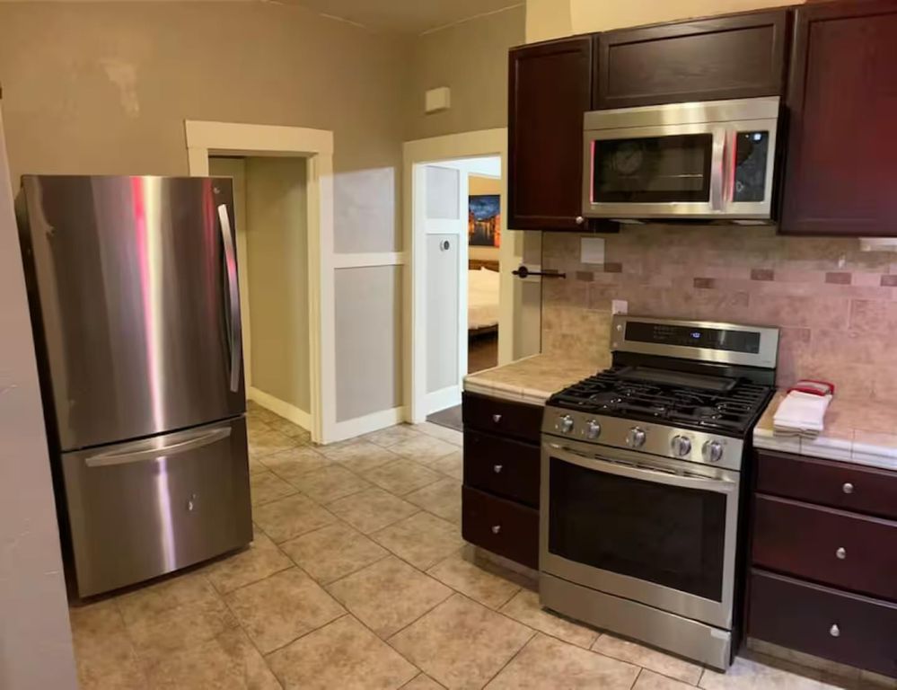 Image 9 of property listing at 605 N Poplar Avenue, Fresno, CA 93728