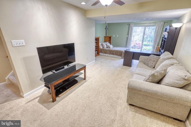 137 MAPLE DR, Hanover, PA 17331