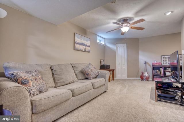 137 MAPLE DR, Hanover, PA 17331