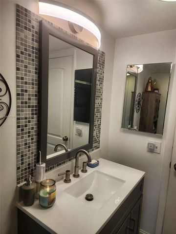 1115 LAKE TER 206, Boynton Beach, FL 33426