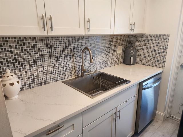 1115 LAKE TER 206, Boynton Beach, FL 33426