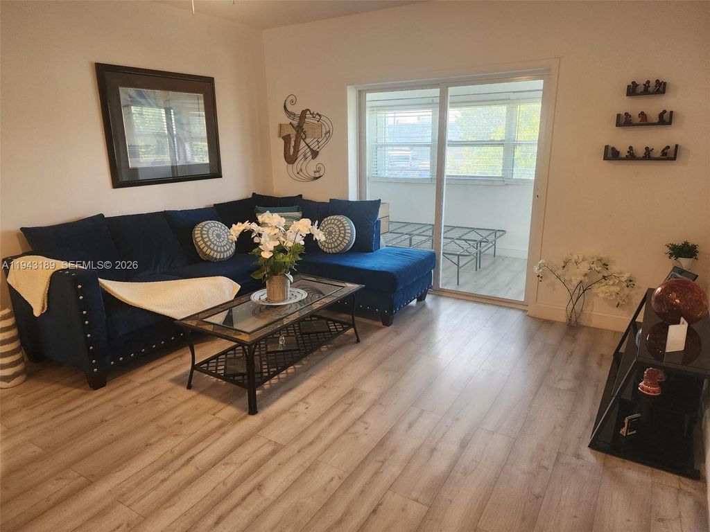 1115 LAKE TER 206, Boynton Beach, FL 33426