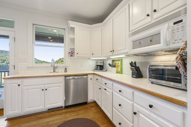 2653 Ben T Huiet Hwy, Clarkesville, GA 30523