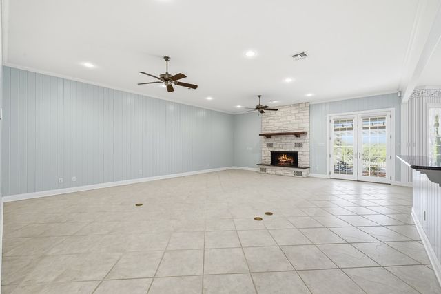 1464 Saddle Club Dr, Kerrville, TX 78028