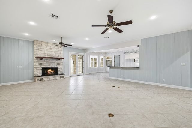 1464 Saddle Club Dr, Kerrville, TX 78028
