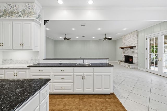 1464 Saddle Club Dr, Kerrville, TX 78028