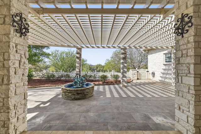 1464 Saddle Club Dr, Kerrville, TX 78028