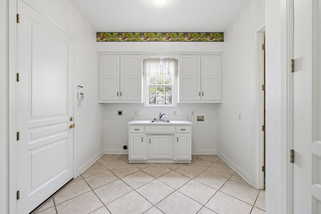 1464 Saddle Club Dr, Kerrville, TX 78028