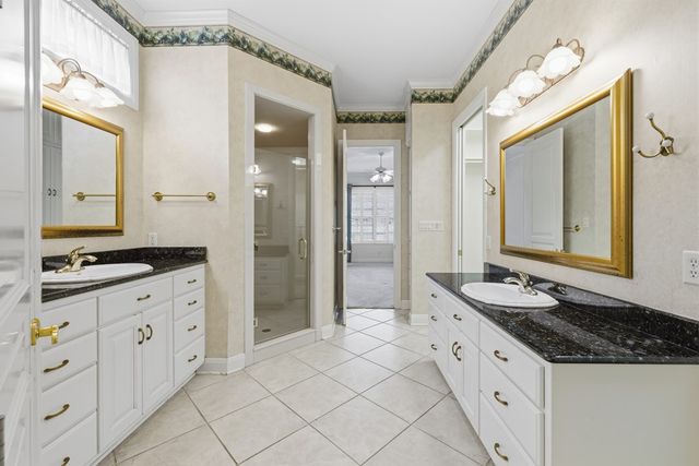 1464 Saddle Club Dr, Kerrville, TX 78028