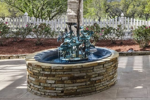 1464 Saddle Club Dr, Kerrville, TX 78028