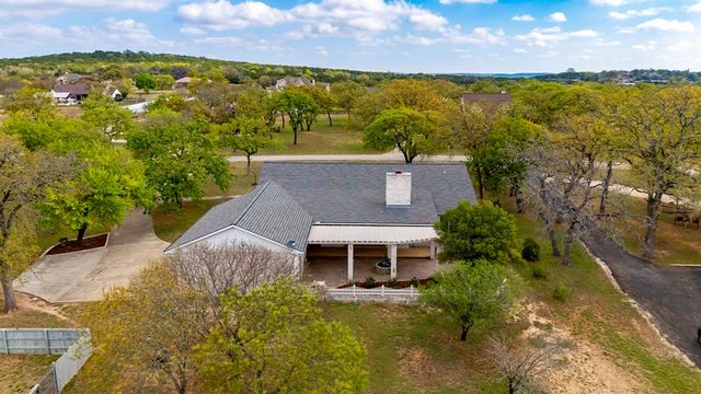 1464 Saddle Club Dr, Kerrville, TX 78028
