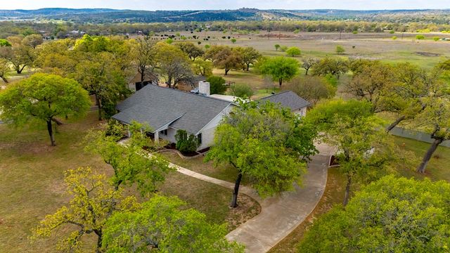 1464 Saddle Club Dr, Kerrville, TX 78028