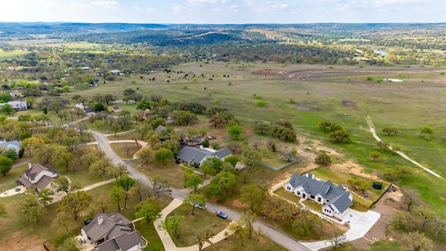 1464 Saddle Club Dr, Kerrville, TX 78028
