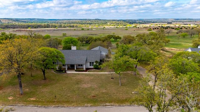 1464 Saddle Club Dr, Kerrville, TX 78028