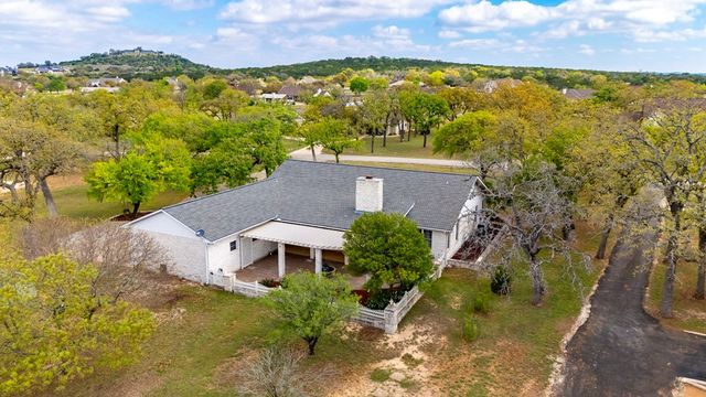 1464 Saddle Club Dr, Kerrville, TX 78028