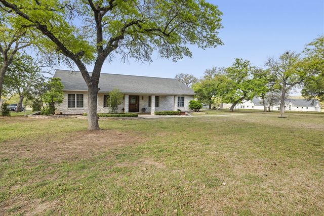 1464 Saddle Club Dr, Kerrville, TX 78028