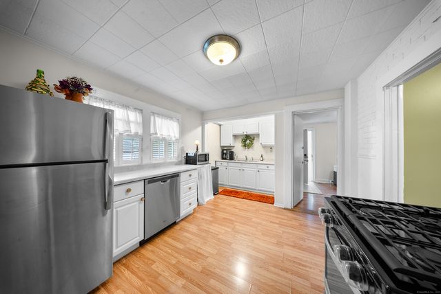 27 Peck Street, Milford, CT 06460