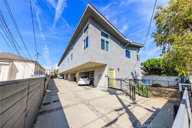 5743 Case, North Hollywood, CA 91601