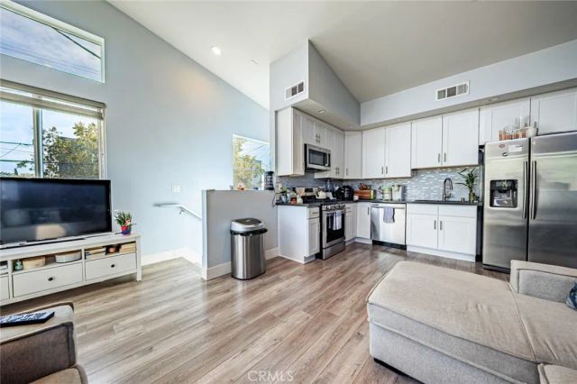 5743 Case, North Hollywood, CA 91601