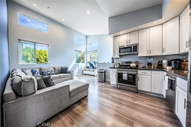 5743 Case, North Hollywood, CA 91601