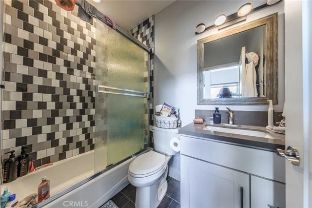 5743 Case, North Hollywood, CA 91601