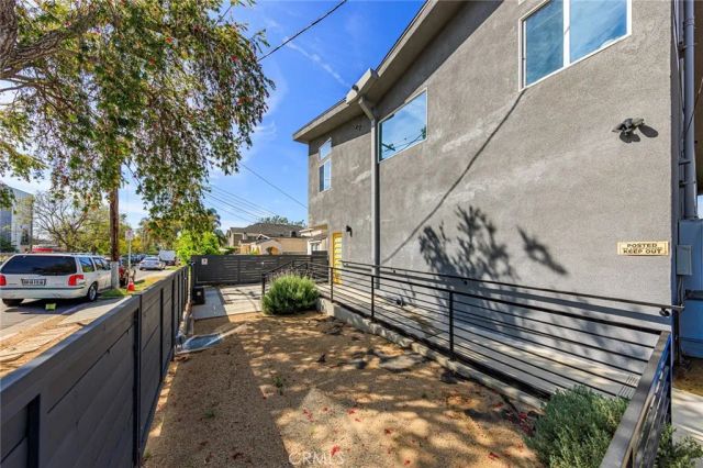 5743 Case, North Hollywood, CA 91601