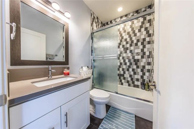 5743 Case, North Hollywood, CA 91601