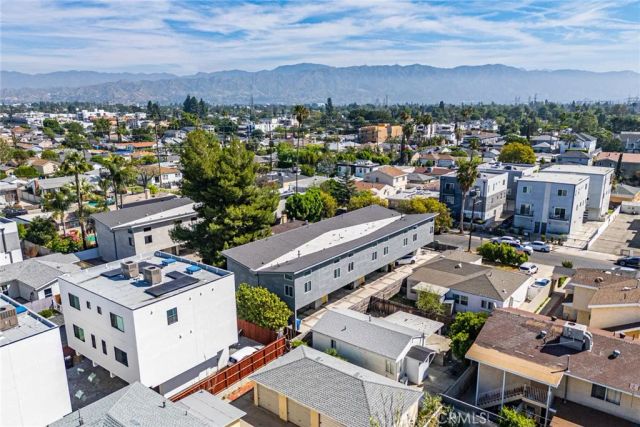 5743 Case, North Hollywood, CA 91601